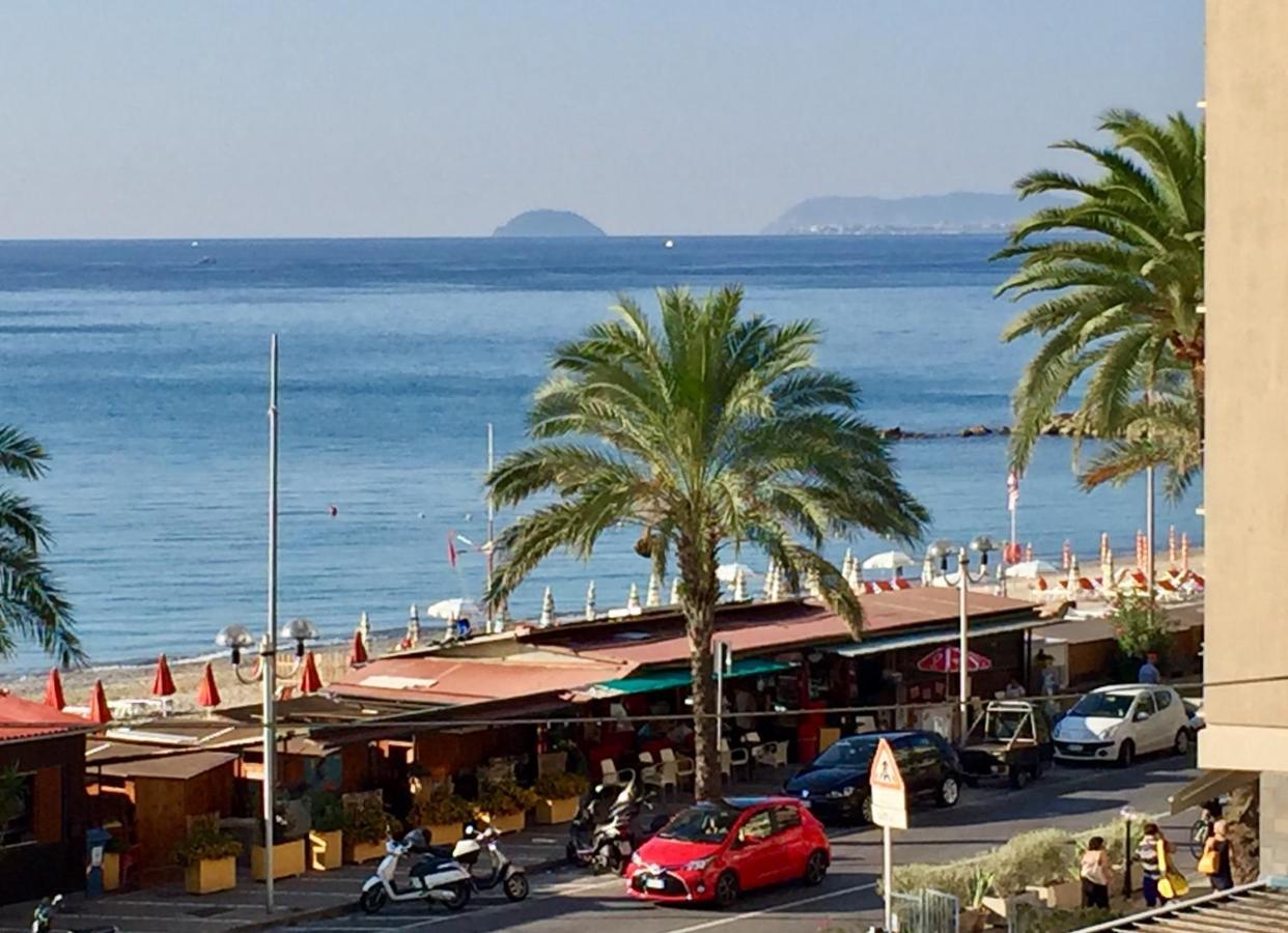 Viale Europa 91 Appartamento Pietra Ligure Luaran gambar